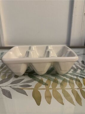 Williams-Sonoma Glossy White Ceramic Egg Holder
